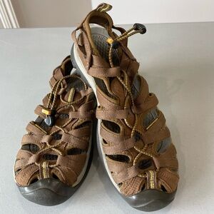 Keen whisper brown outdoor hiking sandals in women's size 8 granola girl walking